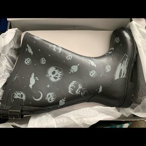 Torrid villain  poison apple rain boots